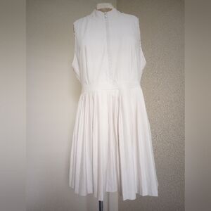 Elegant White Sleeveless Dress